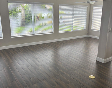 2295 Saratoga Lane - Photo Thumbnail 4