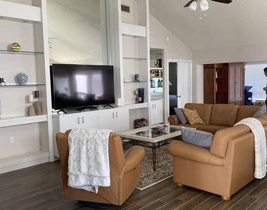 2295 Saratoga Lane - Photo Thumbnail 32