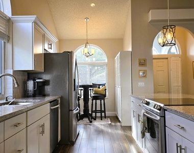 2295 Saratoga Lane - Photo Thumbnail 9