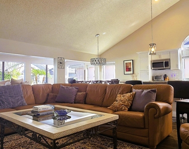 2295 Saratoga Lane - Photo Thumbnail 6