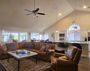 2295 Saratoga Lane - Photo Thumbnail 13