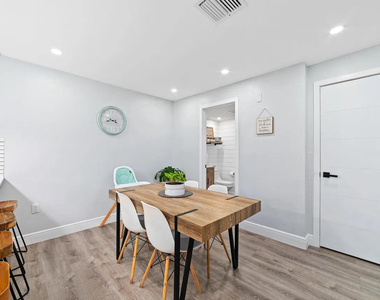 3132 Sw 20th Terrace - Photo Thumbnail 2