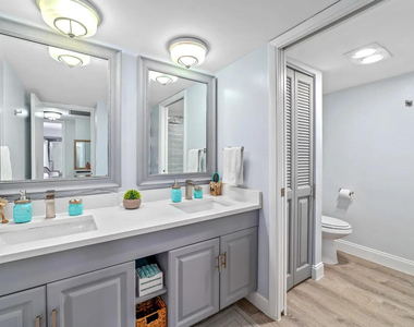 3132 Sw 20th Terrace - Photo Thumbnail 8