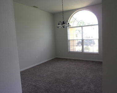 1225 Sw Milan Lane - Photo Thumbnail 4