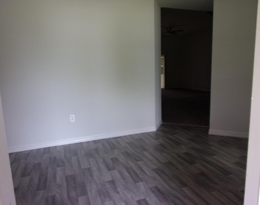 1225 Sw Milan Lane - Photo Thumbnail 2