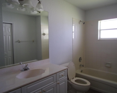 1225 Sw Milan Lane - Photo Thumbnail 11