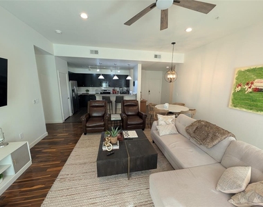 401 E Boyd Street - Photo Thumbnail 8