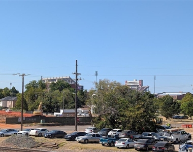 401 E Boyd Street - Photo Thumbnail 30
