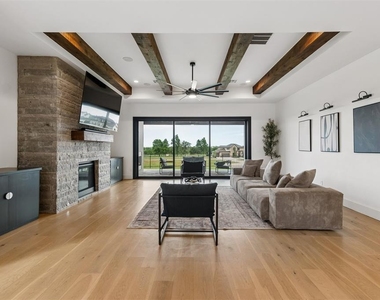 2109 Wiregrass Drive - Photo Thumbnail 7