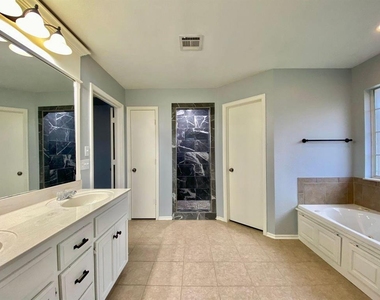 4805 Stag Horn Drive - Photo Thumbnail 9