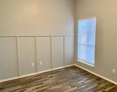 4805 Stag Horn Drive - Photo Thumbnail 12