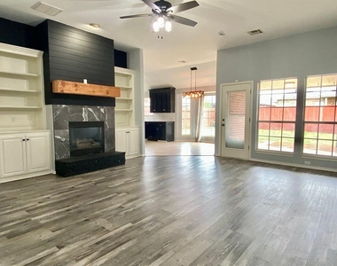 4805 Stag Horn Drive - Photo Thumbnail 3