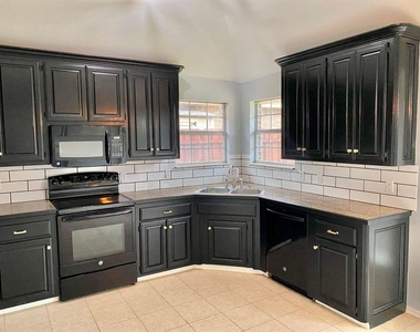 4805 Stag Horn Drive - Photo Thumbnail 5