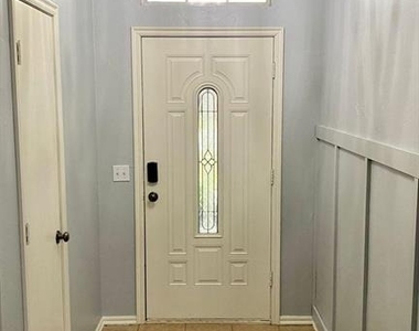 4805 Stag Horn Drive - Photo Thumbnail 2
