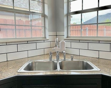 4805 Stag Horn Drive - Photo Thumbnail 6