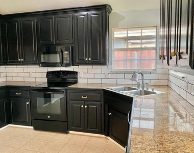 4805 Stag Horn Drive - Photo Thumbnail 4