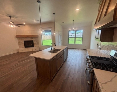 1900 Inglenook Drive - Photo Thumbnail 6