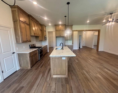 1900 Inglenook Drive - Photo Thumbnail 4