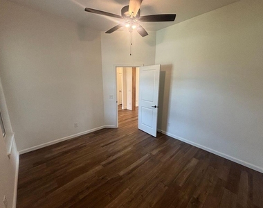 1900 Inglenook Drive - Photo Thumbnail 13