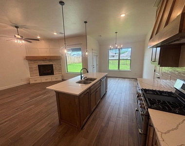 1900 Inglenook Drive - Photo Thumbnail 5