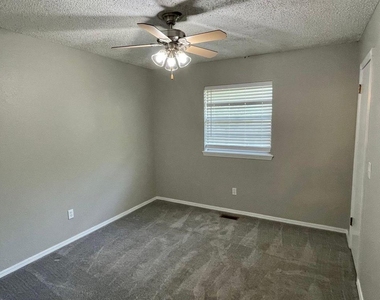 6712 18th Circle - Photo Thumbnail 7
