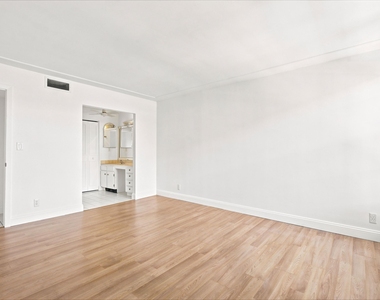 8 Royal Palm Way - Photo Thumbnail 22