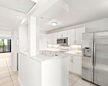 8 Royal Palm Way - Photo Thumbnail 5