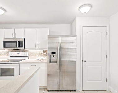 8 Royal Palm Way - Photo Thumbnail 6
