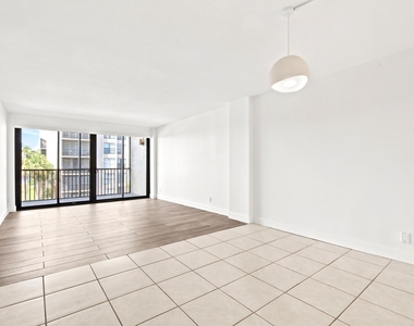 8 Royal Palm Way - Photo Thumbnail 12