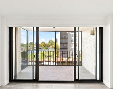 8 Royal Palm Way - Photo Thumbnail 18