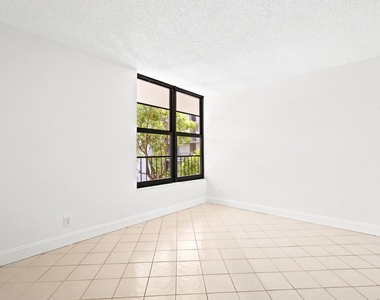 8 Royal Palm Way - Photo Thumbnail 28