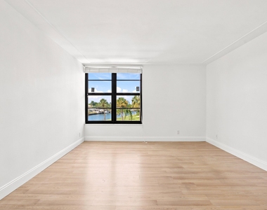 8 Royal Palm Way - Photo Thumbnail 24