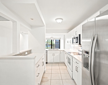 8 Royal Palm Way - Photo Thumbnail 7