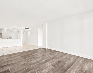 8 Royal Palm Way - Photo Thumbnail 15