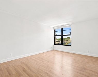 8 Royal Palm Way - Photo Thumbnail 21