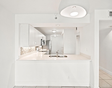 8 Royal Palm Way - Photo Thumbnail 11