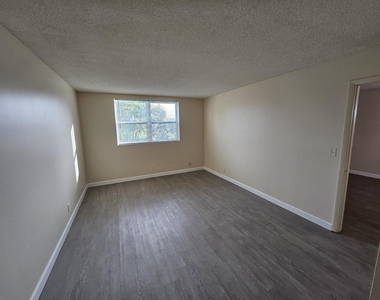 2900 Nw 46th Avenue - Photo Thumbnail 4