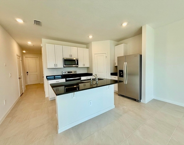 655 Salisbury Circle - Photo Thumbnail 2