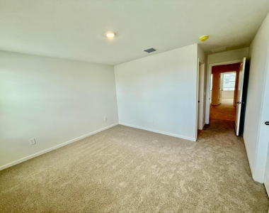 655 Salisbury Circle - Photo Thumbnail 8