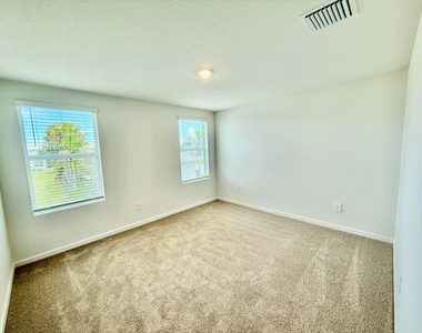 655 Salisbury Circle - Photo Thumbnail 9