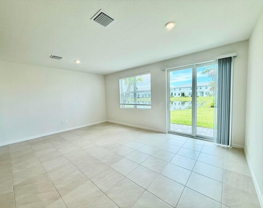 655 Salisbury Circle - Photo Thumbnail 13