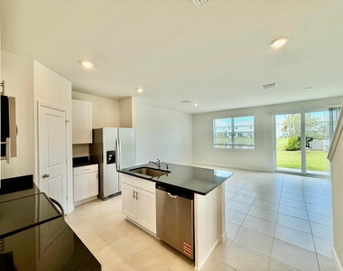 655 Salisbury Circle - Photo Thumbnail 1