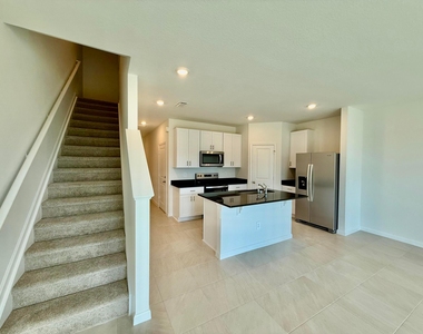 655 Salisbury Circle - Photo Thumbnail 5