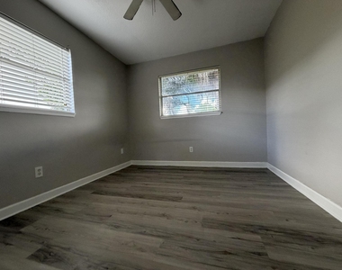 1633 Se Arapaho Avenue - Photo Thumbnail 16