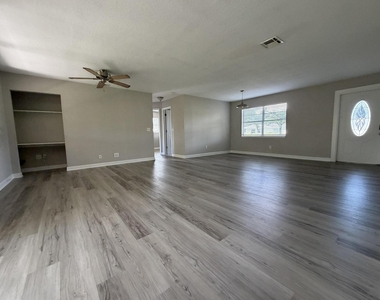 1633 Se Arapaho Avenue - Photo Thumbnail 5
