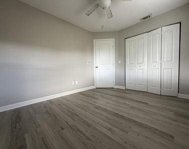 1633 Se Arapaho Avenue - Photo Thumbnail 18