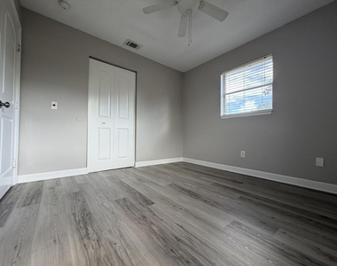1633 Se Arapaho Avenue - Photo Thumbnail 12