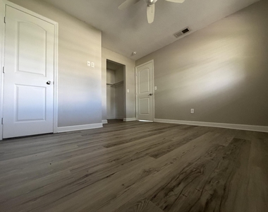 1633 Se Arapaho Avenue - Photo Thumbnail 8