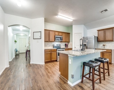 1434 Meadow Creek Drive - Photo Thumbnail 8