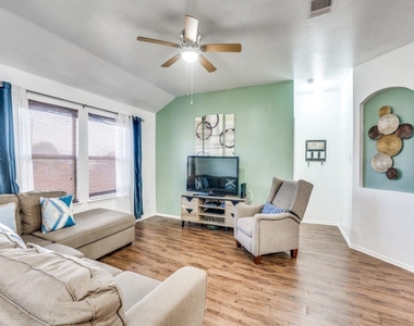 1434 Meadow Creek Drive - Photo Thumbnail 5